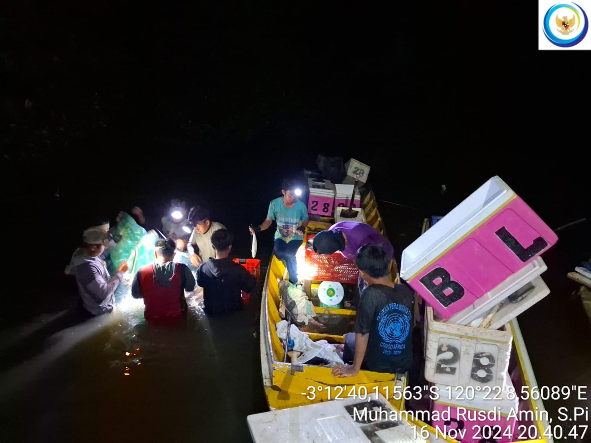 75Rusdi1's tweet photo. Minggu (16/11/2024, Muhammad Rusdi Amin, S.Pi Luhkan Luwu mendampingi anggota Pokdakan Salusussang panen ikan bandeng sebanyak 1.5 ton size 3 ekor/kg
#GiatluhkansatminkalMaros
#luhlapor 
#panen
@BRPBAP3_Maros https://t.co/ftnBoOFltq