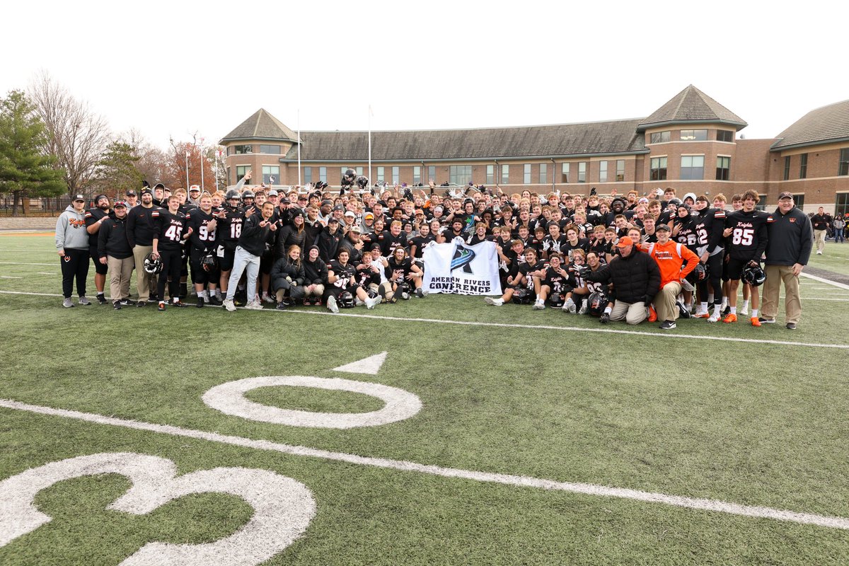 🏈: <a href="/WartburgKnights/">Wartburg Athletics</a> football claims third-straight <a href="/AmerRiversConf/">American Rivers Conference (A-R-C)</a> title and is headed back to the <a href="/NCAADIII/">NCAA Division III</a> playoffs!! 

Full recap to come later. 

#rollriversFB
