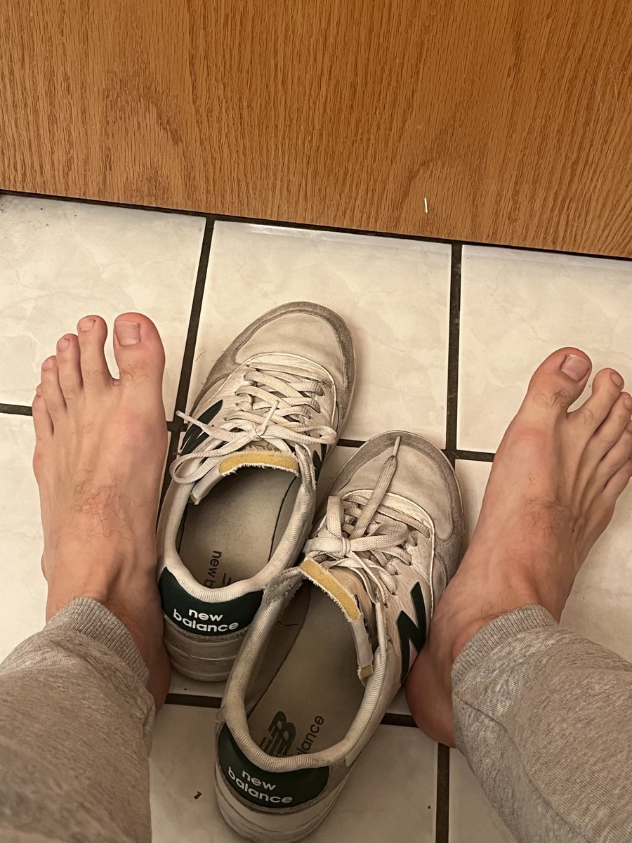 Issacd520's tweet photo. The Man.                      The feet. https://t.co/js9xJva5o8