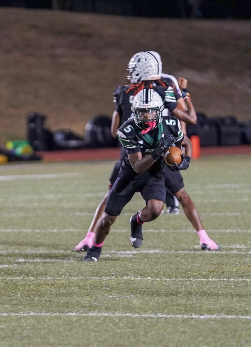 Junior szn
                ⬇️⬇️⬇️

hudl.com/v/2QqZFs

⁃144 carries
⁃775 rushing yards
⁃5.1 yards per carry
⁃86 yards per game
⁃27 receptions (no drops)
⁃235 receiving yards
⁃1,010 all purpose 
⁃10 touchdowns