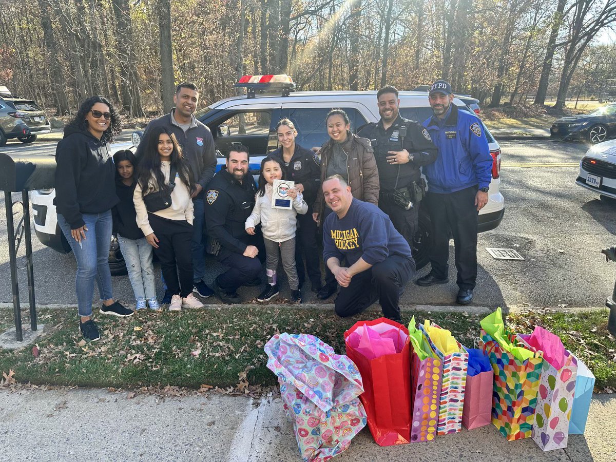 NYPD121Pct's tweet photo. Today, your officers collaborated with @CopsCareForKids to visit our friend seven year old, Jamie Adamo and family! 

Welcome to the Cops Care and NYPD family Jamie! 

Thank you for making our day a special one! You and your family have our support always. https://t.co/nvmALzcoGU