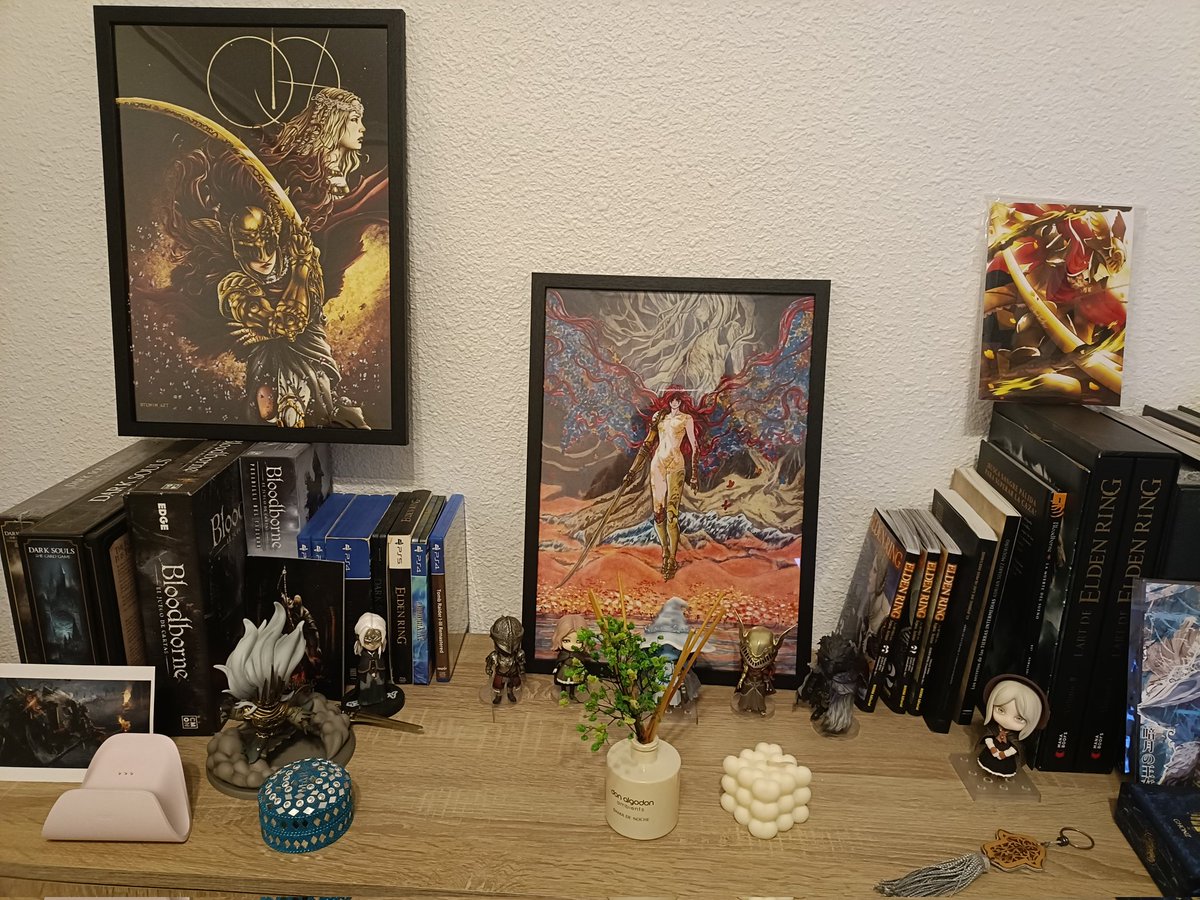 Altar completado <a href="/StunVn_Art/">StunVn_Art (Comms Open)</a> <a href="/ReohTheArtist/">レオ『H』『Reoh』 - Comms up</a> <a href="/DarkEllve/">DarkElve's Style</a> 

Porfin pude ponerle unos marcos decentes