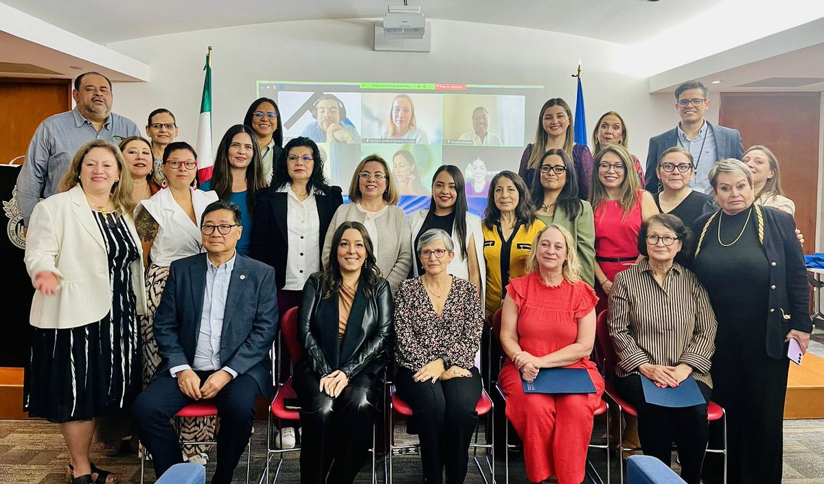 Proud to participate in Leaders Across Borders -Líderes a través de las Fronteras grad today.  Binational US-México leaders presented projects focused on our border region.  Thank you for your leadership <a href="/CSFMEU/">Salud Fronteriza Mx</a> in partnership <a href="/SDCountyHHSA/">SD HHSA</a> <a href="/UAZPublicHealth/">UA Public Health</a> <a href="/emcs_tecdemty/">Escuela de Medicina y Ciencias de la Salud</a>
