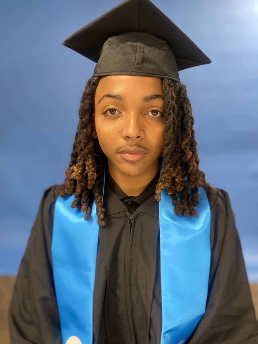 MissKween's tweet image. First set of senior portraits taken this morning. These were done for the college prep program he’s been in since 9th grade. Senior year festivities well underway! 🧑🏽‍🎓💙