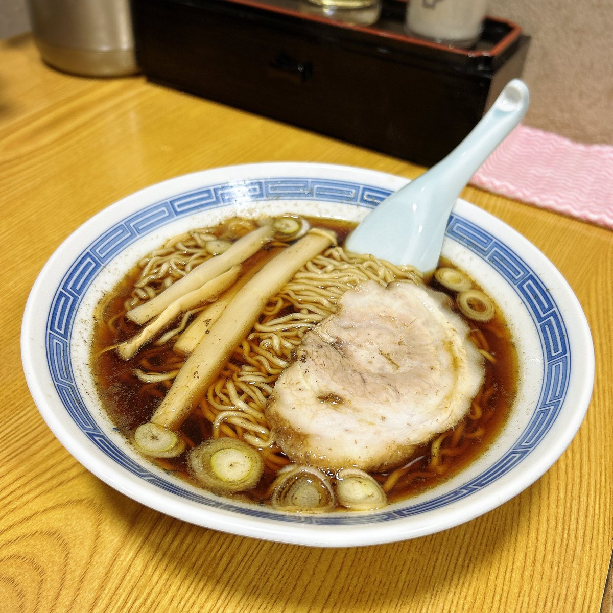 shi2za's tweet photo. まさごそば@高山市
中華そば並
元祖高山ラーメン🍜
#まさごそば https://t.co/P0YZPvIWv7