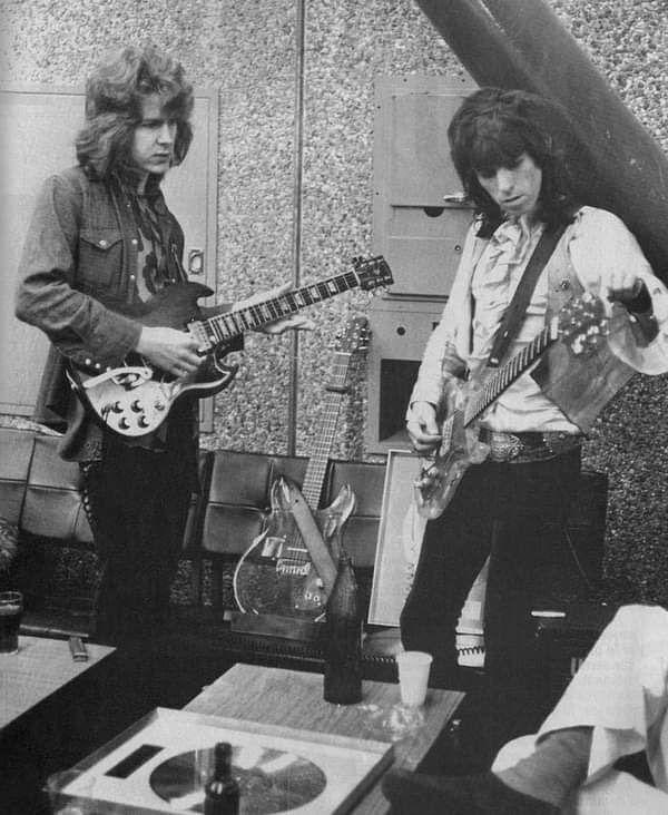 fred79977's tweet image. Mick the open G notes go like this….D G D G B D
then we cut off the low D string cause we don’t need it 
#tuning 
#RollingStones