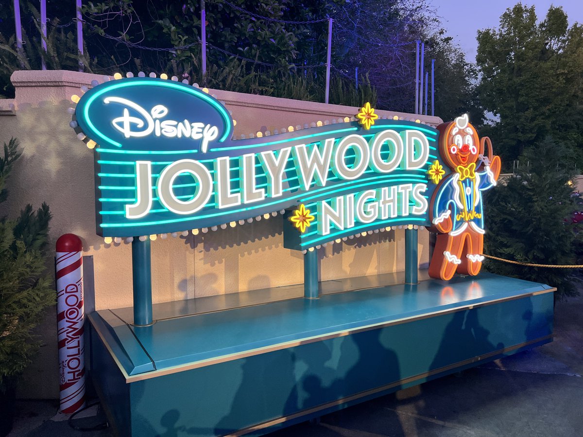 mickeynet028's tweet photo. 20分アーリーの17:40にパーティーゲストイン！！！！

ジョリウッドナイト行ってきまーす✨
ガイドが分厚い！！！

#MNWDW #WDW #2024Nov  #WaltDisneyWorld #ディズニーワールド #ウォルトディズニーワールド 
#ハリウッドスタジオ #HollywoodStudios 
#ジョリウッドナイト #JollywoodNights  #ジョリウッド