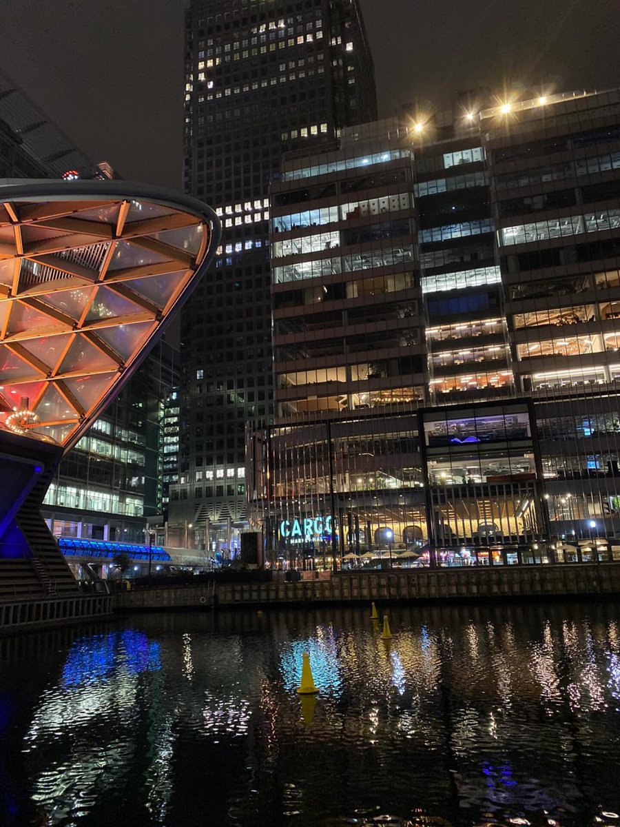 KfteK's tweet image. The city night is dotted with stars, sharing tranquility and vitality. ✨🌃