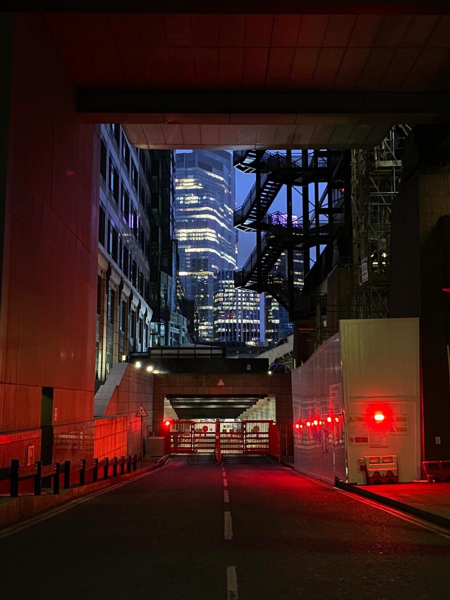 KfteK's tweet image. The city night is dotted with stars, sharing tranquility and vitality. ✨🌃