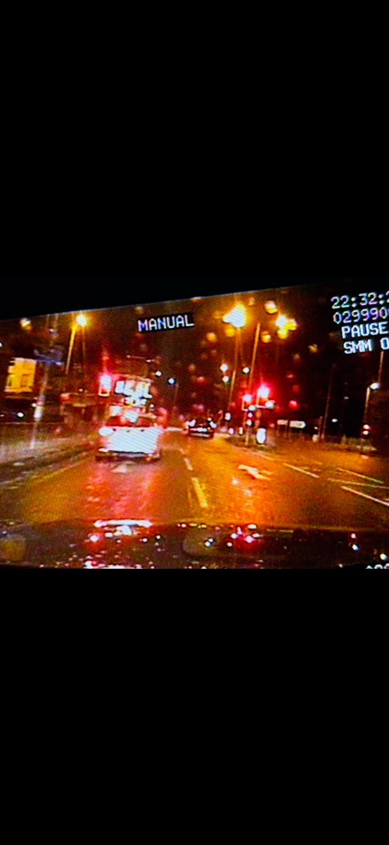 MerPolTraffic's tweet photo. Did the XC40 (on the right) stop at the red light? No it didn’t 😒 Driver reported #MRPU #SYN1 https://t.co/btcrUTKRpH