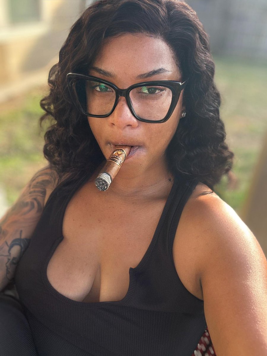 ladyaficionada's tweet photo. You better get you one of these! Konscious Cigars is definitely an everyday smoke 🔥💨 https://t.co/6WJJmur6iH