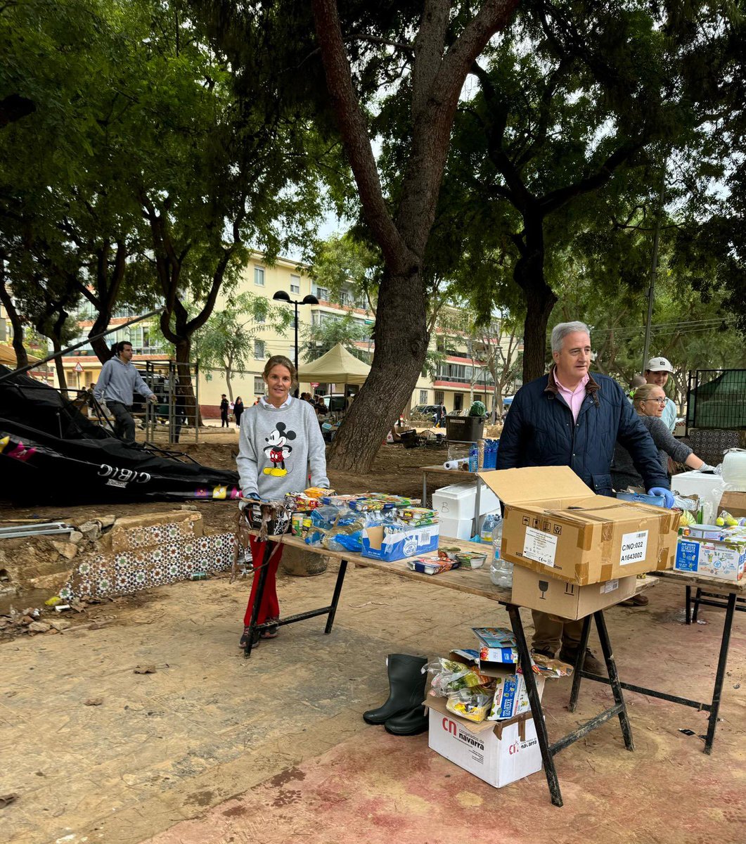 carmenpellicer_'s tweet image. Hoy entregas en @CentroFolgado de #Fp #PoblesDelSud  y @ceip_orba de #Alfafar y @KolectivosParke en #ParqueAlcosa Gracias a las compañeras de @ColegiosLogos @LiceoSorolla @TrilemaElCarmen por vuestra generosidad #DespuesDelBarro @trilemaedu @CuadernosP