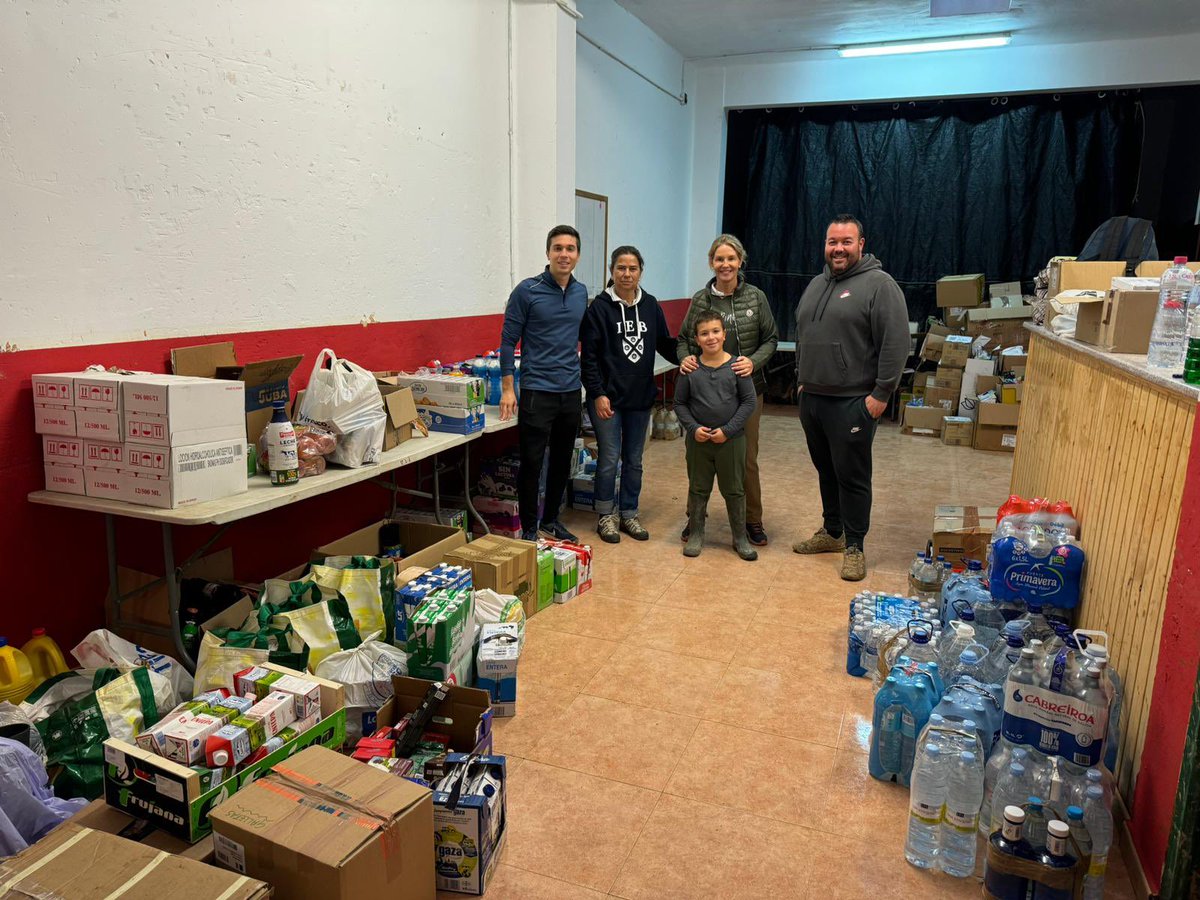 carmenpellicer_'s tweet image. Hoy entregas en @CentroFolgado de #Fp #PoblesDelSud  y @ceip_orba de #Alfafar y @KolectivosParke en #ParqueAlcosa Gracias a las compañeras de @ColegiosLogos @LiceoSorolla @TrilemaElCarmen por vuestra generosidad #DespuesDelBarro @trilemaedu @CuadernosP