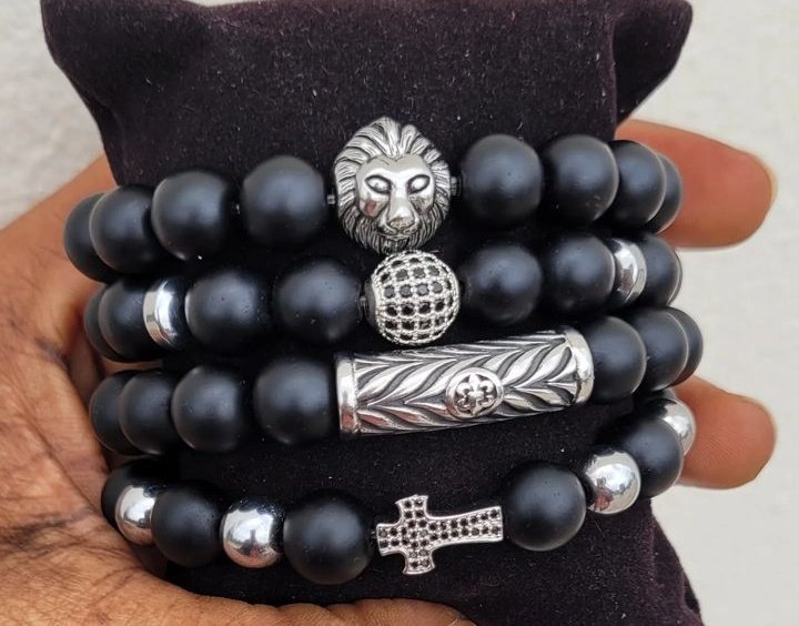 Dear Men! 
Look radiant same way you smell nice in your outfit 🥰
Pick any frame for #21,000 only
Location: Akure
Delivery: asap without stress😘🤝