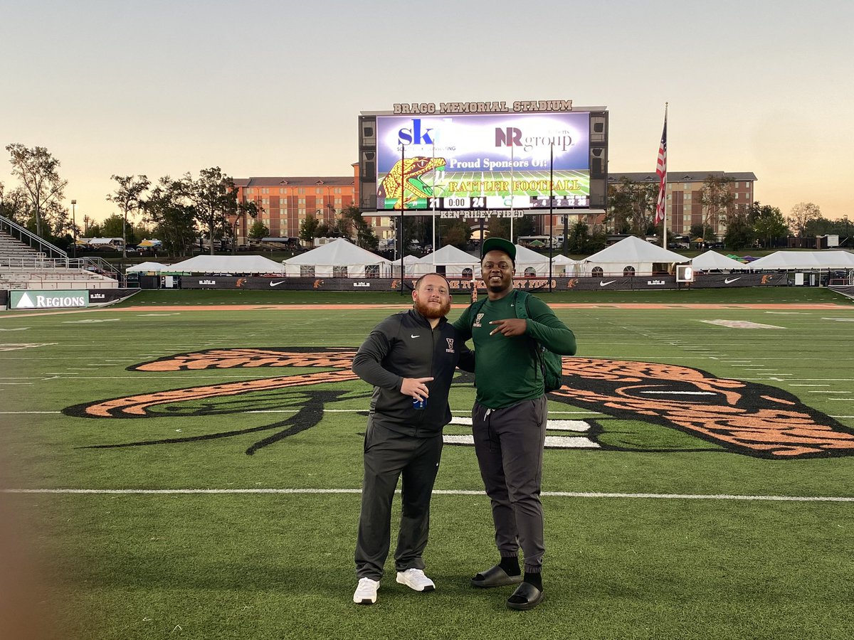 MathewsArmunz's tweet image. 2 kids from the 8️⃣5️⃣0️⃣ !!! What a Homecoming !!🧱By🧱 #LL31💜 #LLGMA🖤🕊️🙏🏾