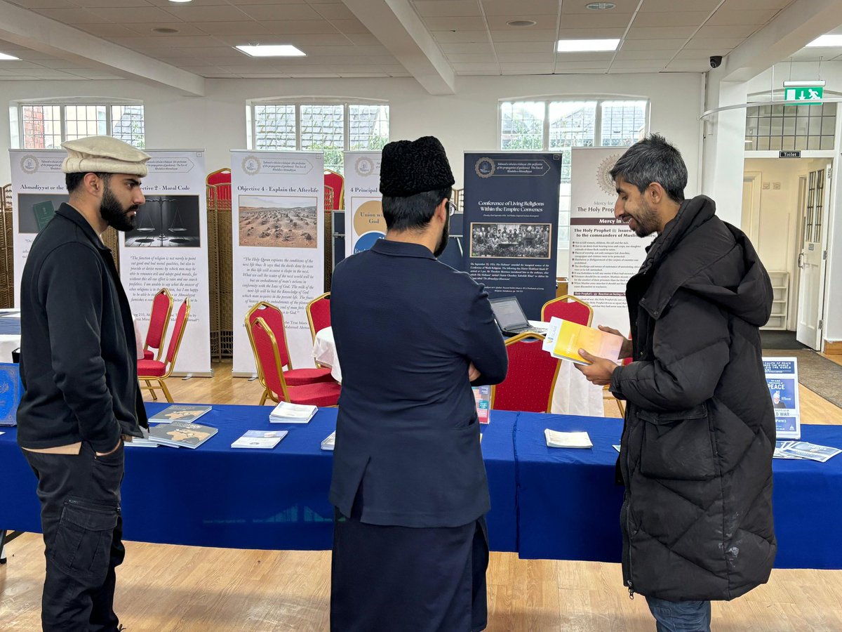 Today’s Walk-In Exhibition &amp; Mosque Tour at Baitul Ghafoor hosted Birmingham Council members, Dialogue Society &amp; families. Guests toured the mosque, observed the prayers, and engaged in dialogue, promoting #unity and understanding. Together, we build bridges! 🤝 #Interfaithweek