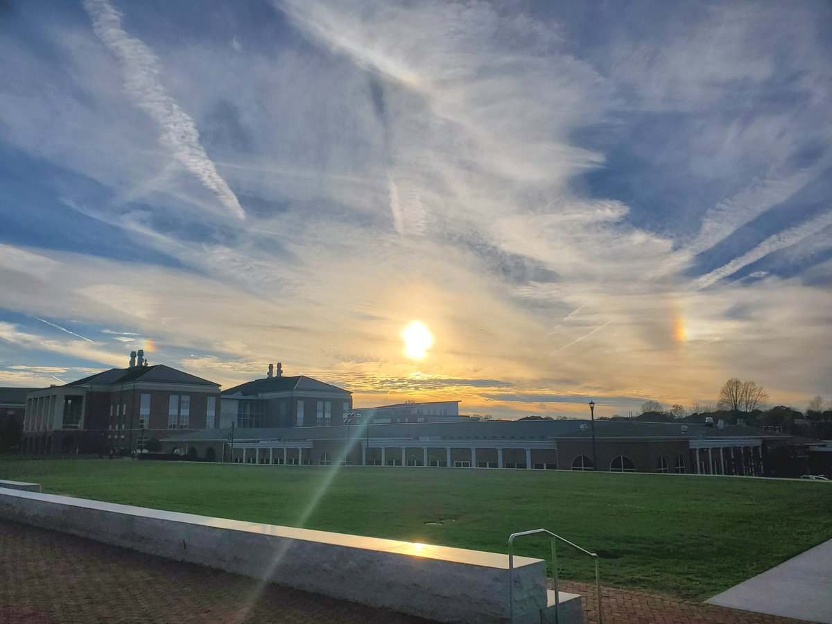 ClimateSchmidt's tweet photo. Sundogs and cirrostratus over central Virginia earlier this week. I suspect that many of us in the atmospheric sciences got started because we looked up at something like this and wondered what was going on up there. https://t.co/P3VfCunTpQ