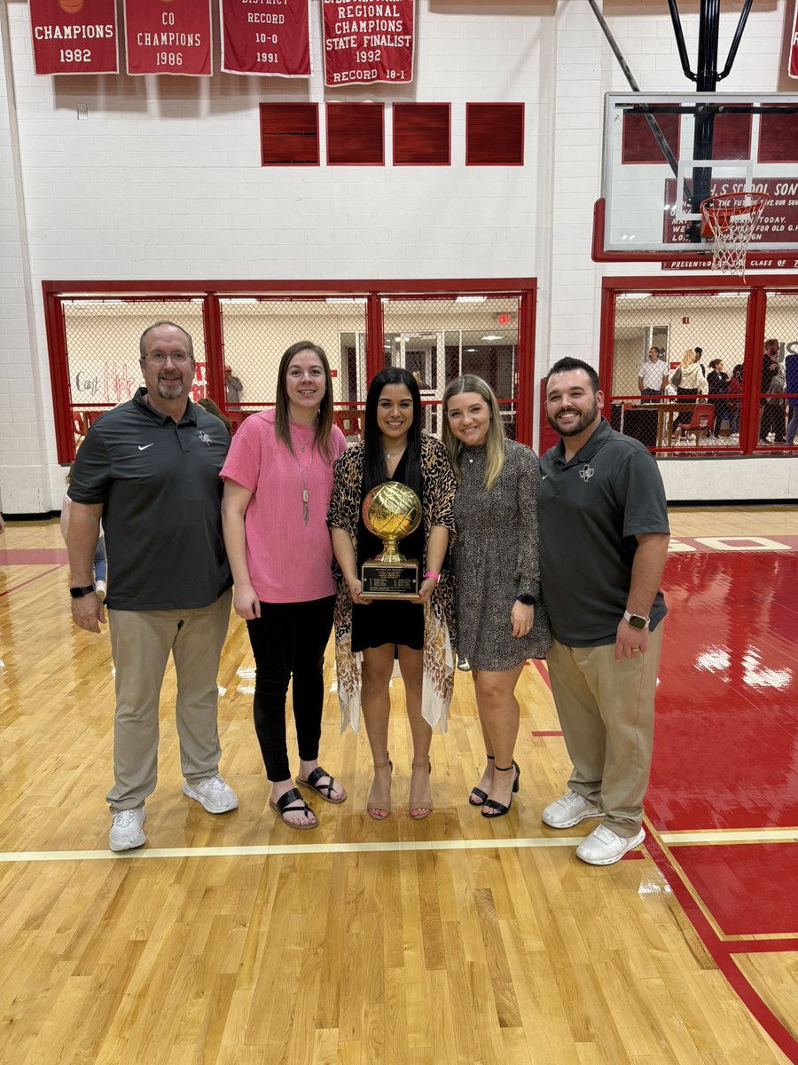 cam_croom's tweet image. There aren’t enough words to describe this first season coaching! These kids are a special bunch with so much heart and grit. I’m blessed to work with some of the best coaches in the business and grateful to play a small part in this incredible season! 💛🖤🐾 #RCVB