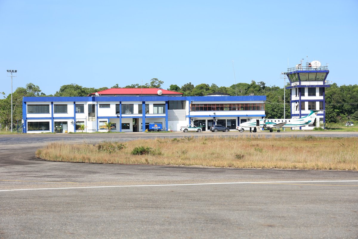 MinTransporteCo's tweet photo. En Guainía se han registrado 8 pistas, todas del territorio, y una de ellas (Barrancominas) está priorizada en el programa de #ASAES en fase 1 con una inversión de $78.299 millones. ✈️💡 https://t.co/UtIuZ7LR94