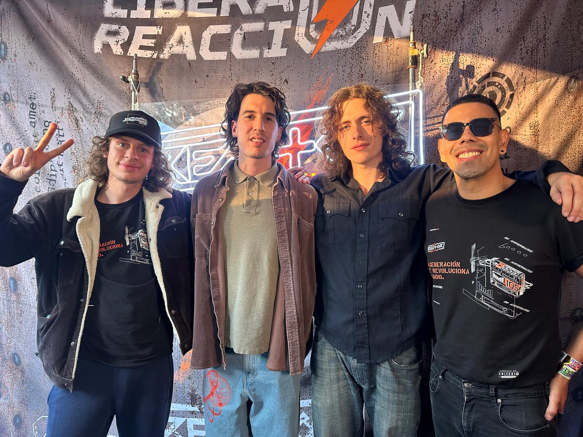Reactor105's tweet photo. Iniciamos el segundo día de transmisiones desde el @CoronaCapital 2024.
@klukis340 y @soygerardotovar los acompañan hasta las 18:30 tuvieron recientemente a #Monobloc en entrevista
#Capital105 #CC105 https://t.co/7VnMpDn5Vy