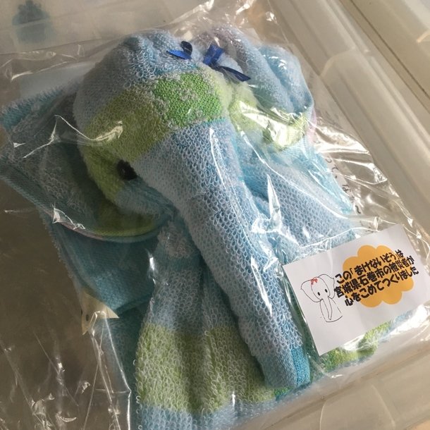 eyluleng2's tweet photo. Makenaizou, a symbol that emerged in Japan after natural disasters, means “the undefeated elephant” and stands for resilience. After the 1995 Hanshin-Awaji Earthquake, survivors made and sold elephant-shaped items from donated towels to earn a living.

#earthquake #japan https://t.co/z8fnnsVupa