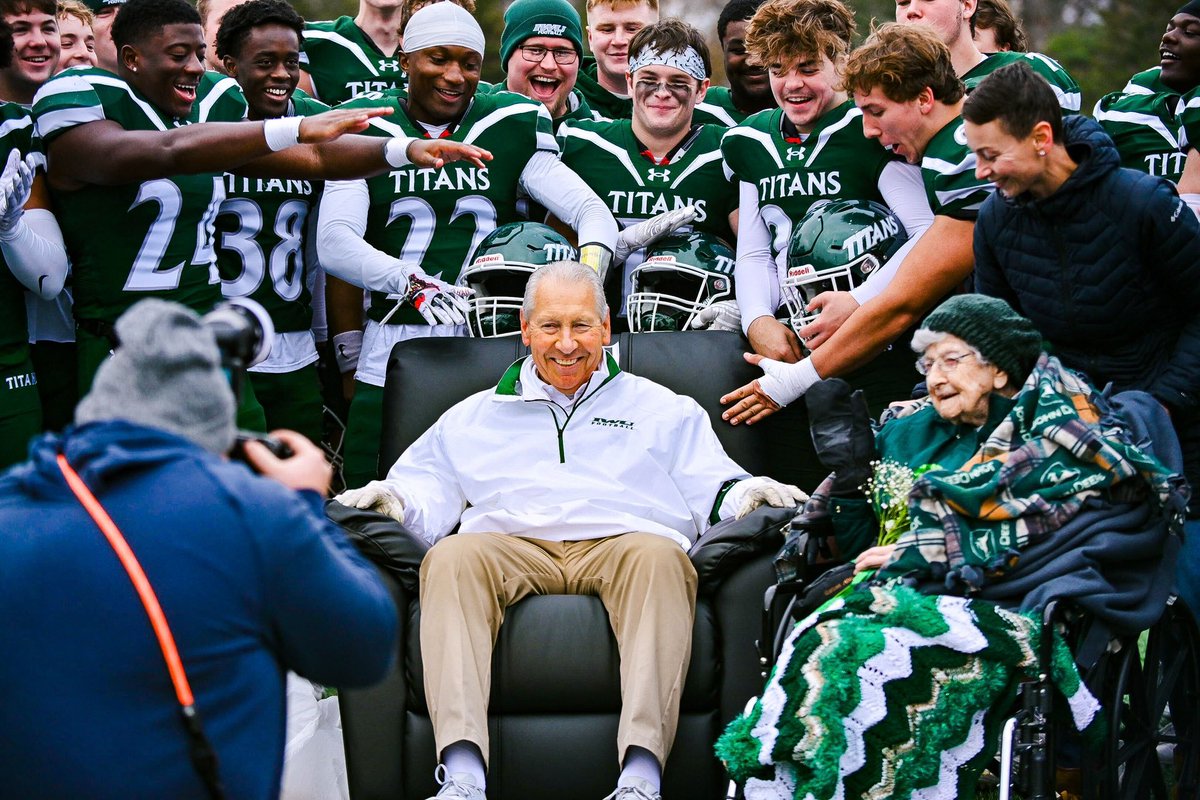 Illinois Wesleyan Athletics tweet media