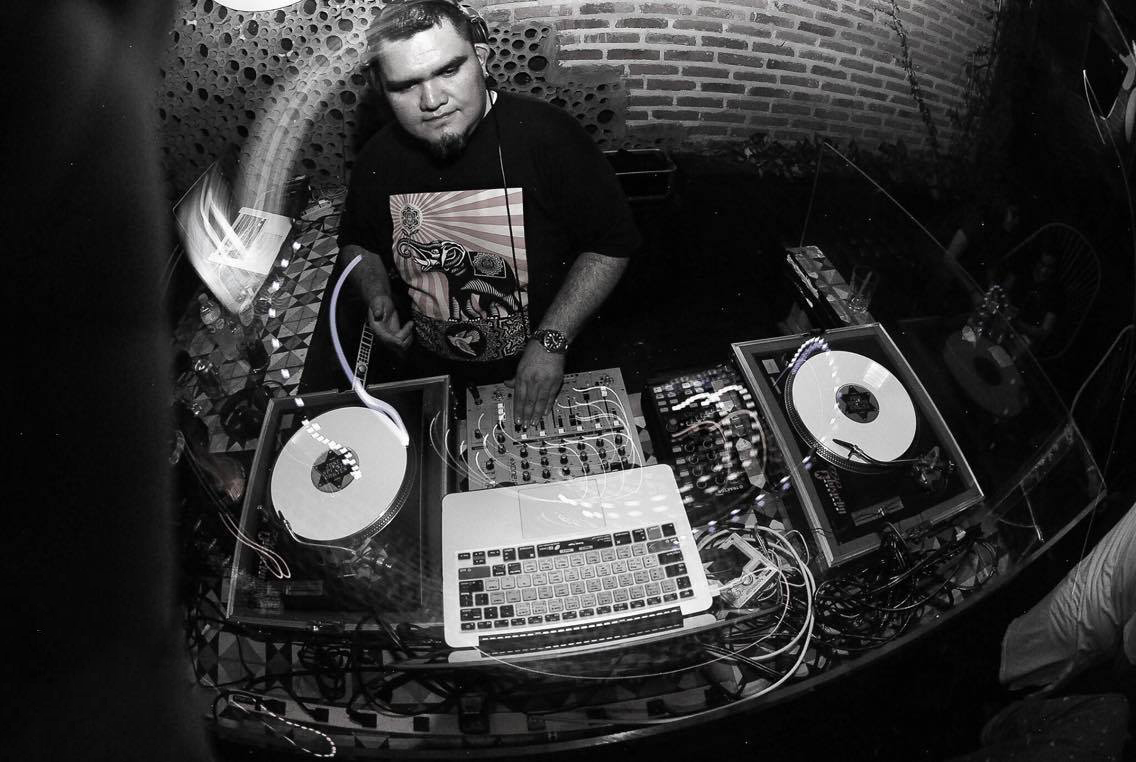 djjosespinnin's tweet image. 🎧🪩 ¡Los 90&apos;s están llamando! Techno y Euro-Dance en vinilo en mi stream ahora. 🎶👉 twitch.tv/josespinnincor… #twitchstreamer #djset #vinyldjs #dj #rave