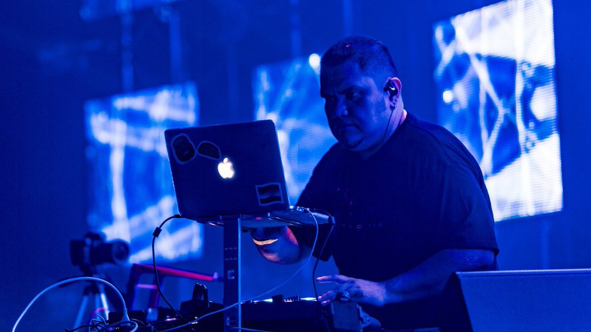 djjosespinnin's tweet image. 🌟🎛️ ¡Hoy es noche de nostalgia! Estoy en vivo con clásicos en vinilo. 🕺💿 ¡Ven a bailar! 🔗 twitch.tv/josespinnincor… #twitchstreamer #djset #vinyldjs #dj #rave