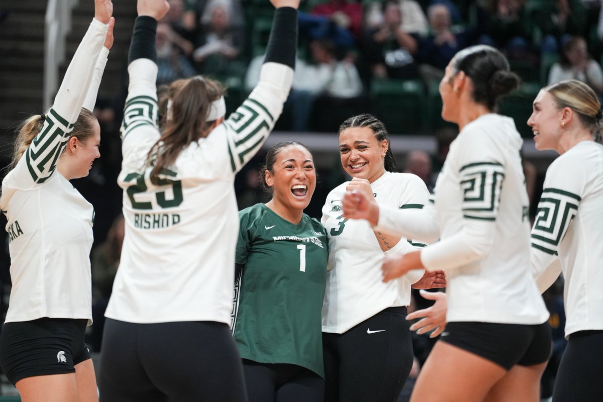 LeahJohnson_VB's tweet photo. Rivalry matches always mean just that little bit more. Team 53 came together and battled their hearts out for the fans, the alumni and most importantly... for themselves. 

What a match. 

#gogreen
#setthestandard
#servegrowhonor https://t.co/aFbkWrdeee