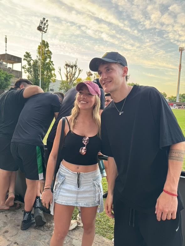 RiverLPM's tweet photo. Facundo Colidio pasó el sábado viendo rugby junto a un amigo y aprovechó para sacarse fotos con los hinchas 📸🏈 https://t.co/TmRTdO9k0K