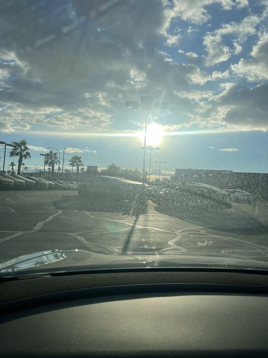 NeonLightsCity's tweet photo. Hello! My day is going like this so far. It’s a beautiful day!  #SaturdayBlessings  #SaturdayVibes  #SaturdaySunshine https://t.co/34O2FmkiAM
