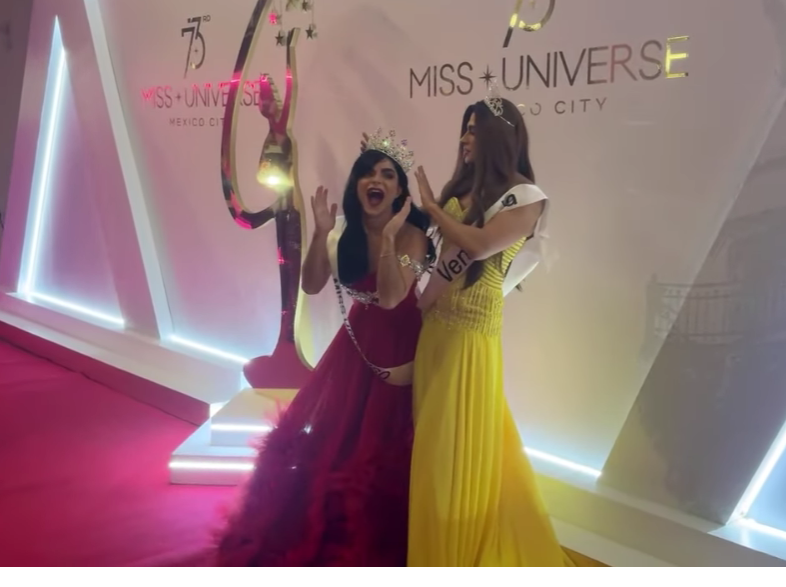 SoyDanielRamos's tweet image. La Divaza y la Jose en la alfrombra roja del MU vestidas de Stefania y Dayana