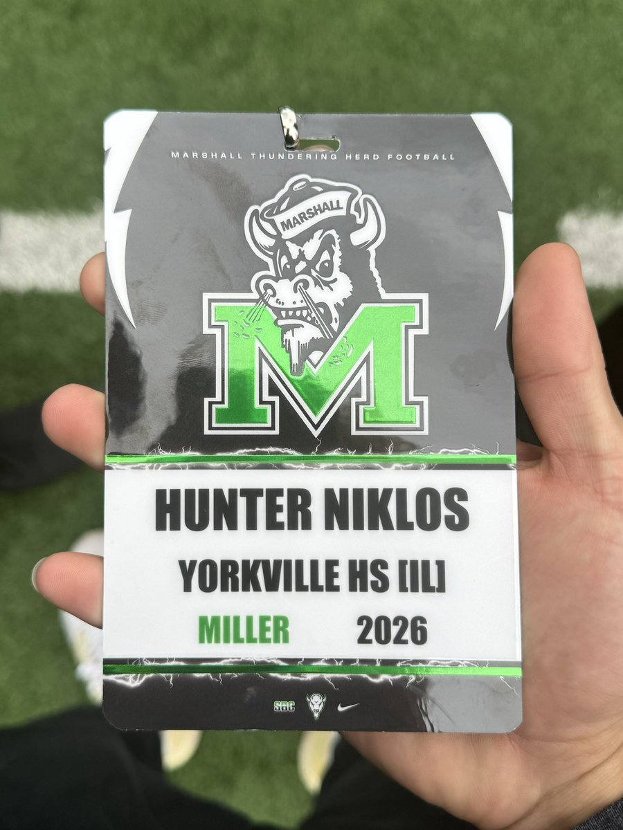 hunterniklos's tweet image. Great @HerdFB team win honoring The 75!
Thank you @CoachJ_Miller & @sydaspears for having me!
#WeAreMarshall