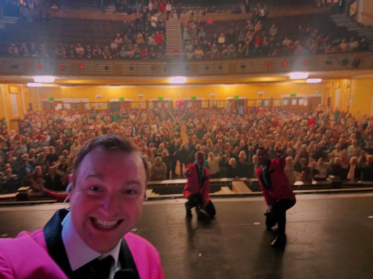 Thank you Stockport!
📸
A great party night at <a href="/StockportPlaza1/">StockportPlaza</a> !

Tickets for next year's show on Saturday 15th November 2025 have just gone on sale:
quaytickets.com/stockport/en-G…

A <a href="/teamhandshake/">Handshake Limited </a> production written by <a href="/ian_curran_/">Ian Curran</a> 

#ohwhatanight #ontour #stockport