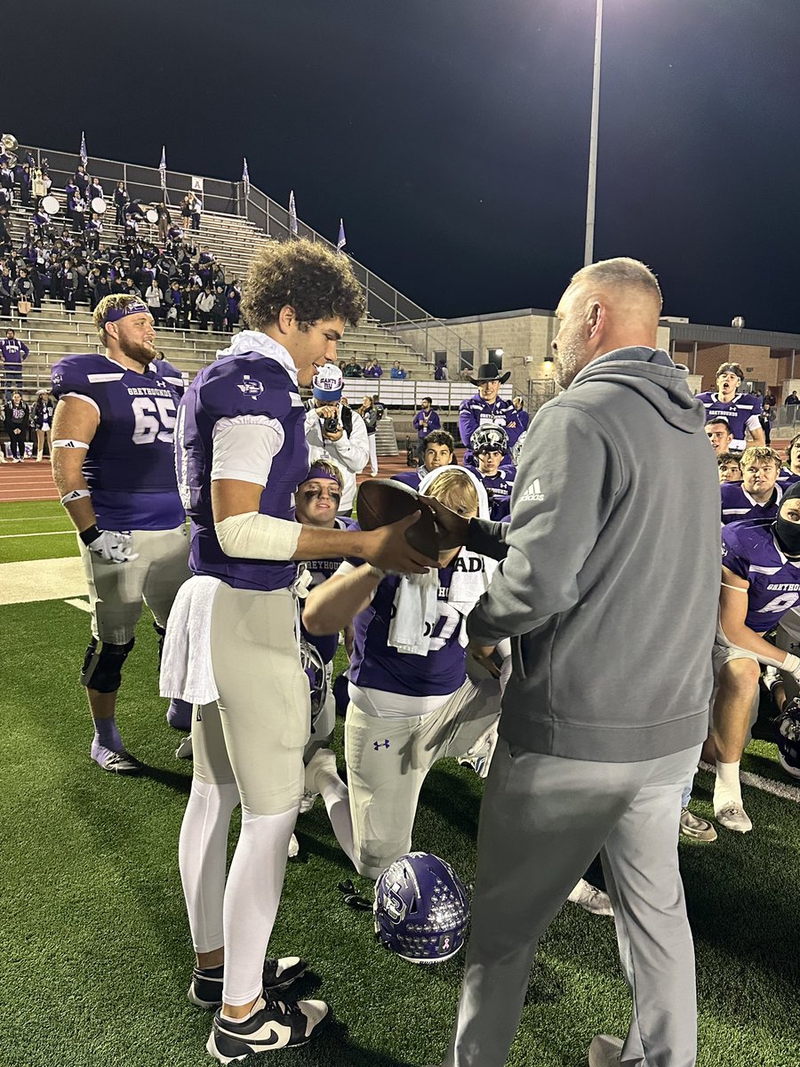 brooksperezzz's tweet photo. Blessed to break the all time receiving yards record for Boerne High School! @CheHendrix @davetwilk @Boernehs https://t.co/CMUNFKe7kH
