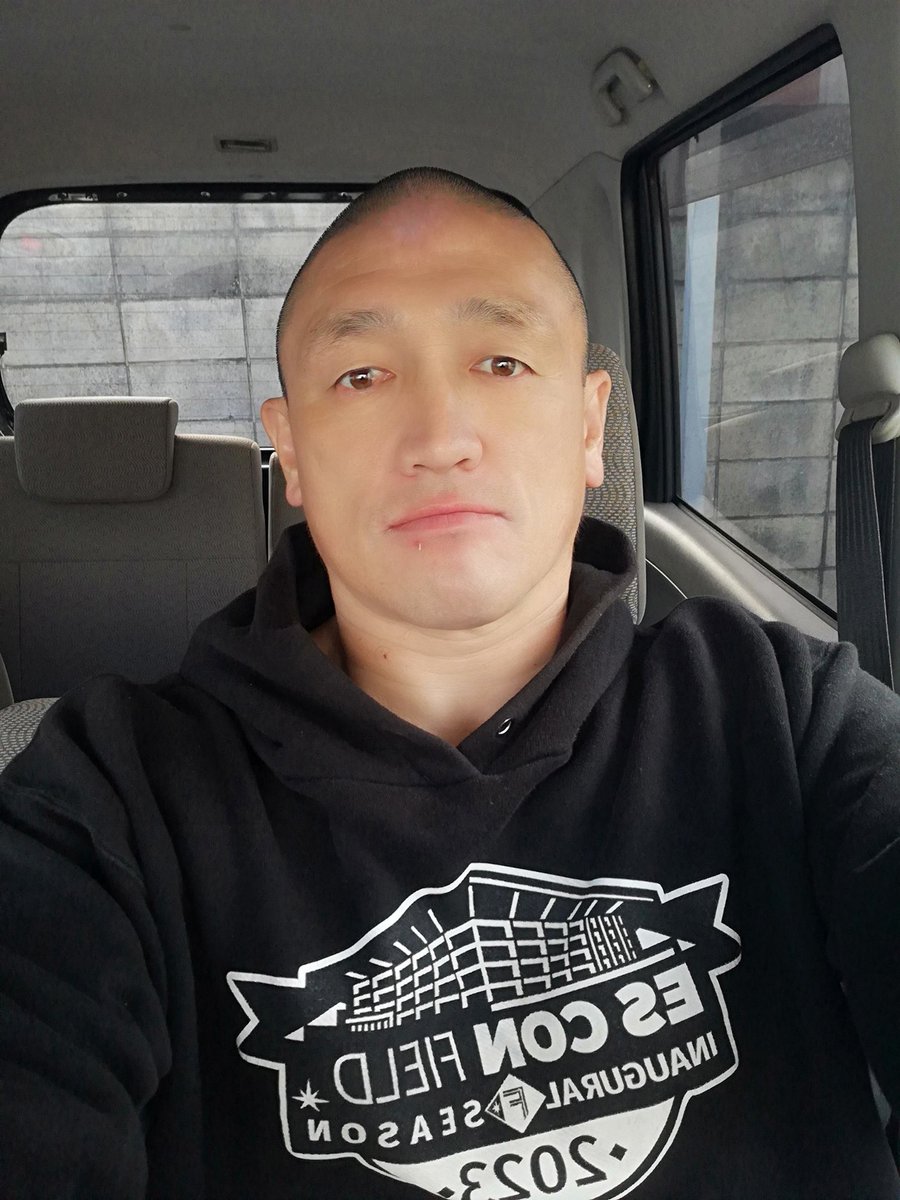 今日は世田谷区の喜多見商店街プロレス！からの～息子ちゃんお誕生日おめでとう！とにかくお祝いは後日！私は５時起きでエニタイムへ！朝トレ後シャワーを浴びて出発！今商店街近くに着きました！皆様会場で待ってます！今日も自撮りの肌は盛れてる！ぴゃーつ！
#bjw 
#息子ちゃんお誕生日おめでとう