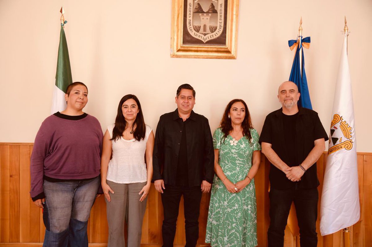 Hoy tuve el gusto de recibir a Arturo Landeros coordinador, e Hilda Wara Rebollo secretaria y psicóloga, representantes del programa <a href="/taulapermexic/">Taula per Mèxic</a> Del Ayuntamiento de Barcelona, dedicado a proteger a periodistas en México, un esfuerzo admirable. 
<a href="/bcn_ajuntament/">Ajuntament de Barcelona</a>