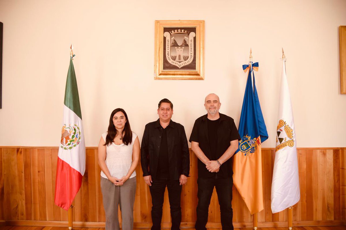 EdgarGonzalezMC's tweet photo. Hoy tuve el gusto de recibir a Arturo Landeros coordinador, e Hilda Wara Rebollo secretaria y psicóloga, representantes del programa @taulapermexic Del Ayuntamiento de Barcelona, dedicado a proteger a periodistas en México, un esfuerzo admirable. 
@bcn_ajuntament https://t.co/I1Wzvb3cCQ