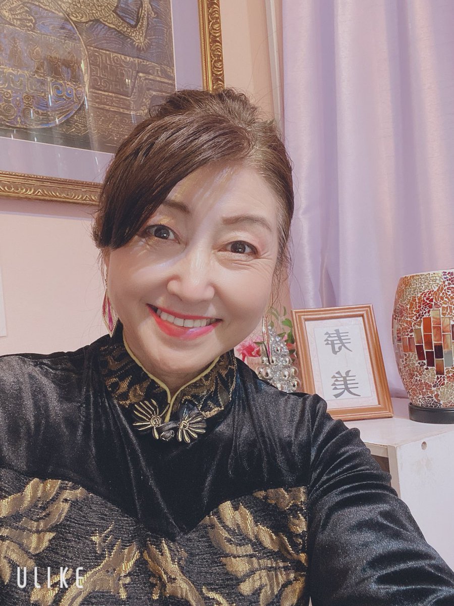 alconshel's tweet photo. こんにちは。チャイナを着てみました！本日は横浜愛梨三号店です。貴方の運命，宿命は？？今年，来年の恋愛は？？
ご予約お待ちしてます。
#開運鑑定士
#宿命
＃運命
#恋愛運
＃仕事運
＃応援します
#笑顔 https://t.co/AZkM39BsTY