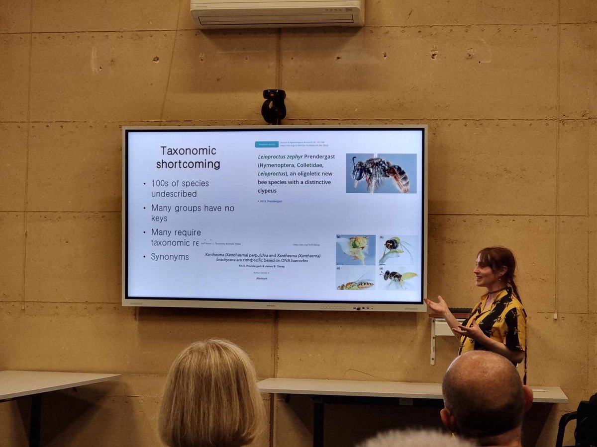 BeeBabette's tweet photo. Buzzing about native #bees, evidence-based habitat creation for native bees and the importance of #taxonomy for #AustralianPollinatorWeek at Piney Lakes Environmental Education Centre for @cityofmelville https://t.co/rMujBR6nbS
