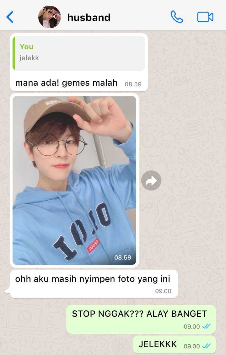 chanmin two tweets au, from Tetangga Masa Gitu universe. #adamkenan

"foto kuliah."