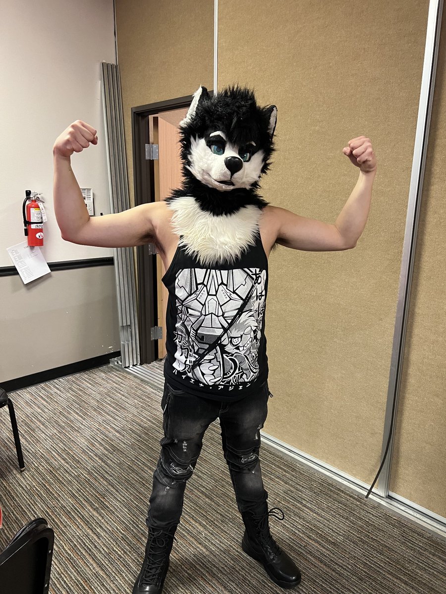 Ey loser think you can just talk to me without talking to me first?!

📸: <a href="/BlueBleatz/">Axel</a>