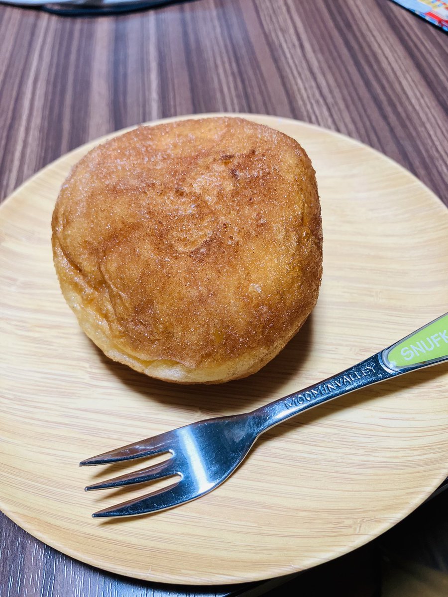 sibehasuExpress's tweet photo. フライボーイさんで
おすすめされて購入した
ドーナツ🍩(シナモン)を帰って食べたけど
ドーナツも美味しいんかーい!😳💛
お店に飾られてた絵も可愛かったな🥰
有名どころのボーダー達。
他に足すなら誰やろかー?(笑)
#フライボーイ #シナモンドーナツ #カフェオレ #kurry #ボーダーズ https://t.co/pe38J9IKAi