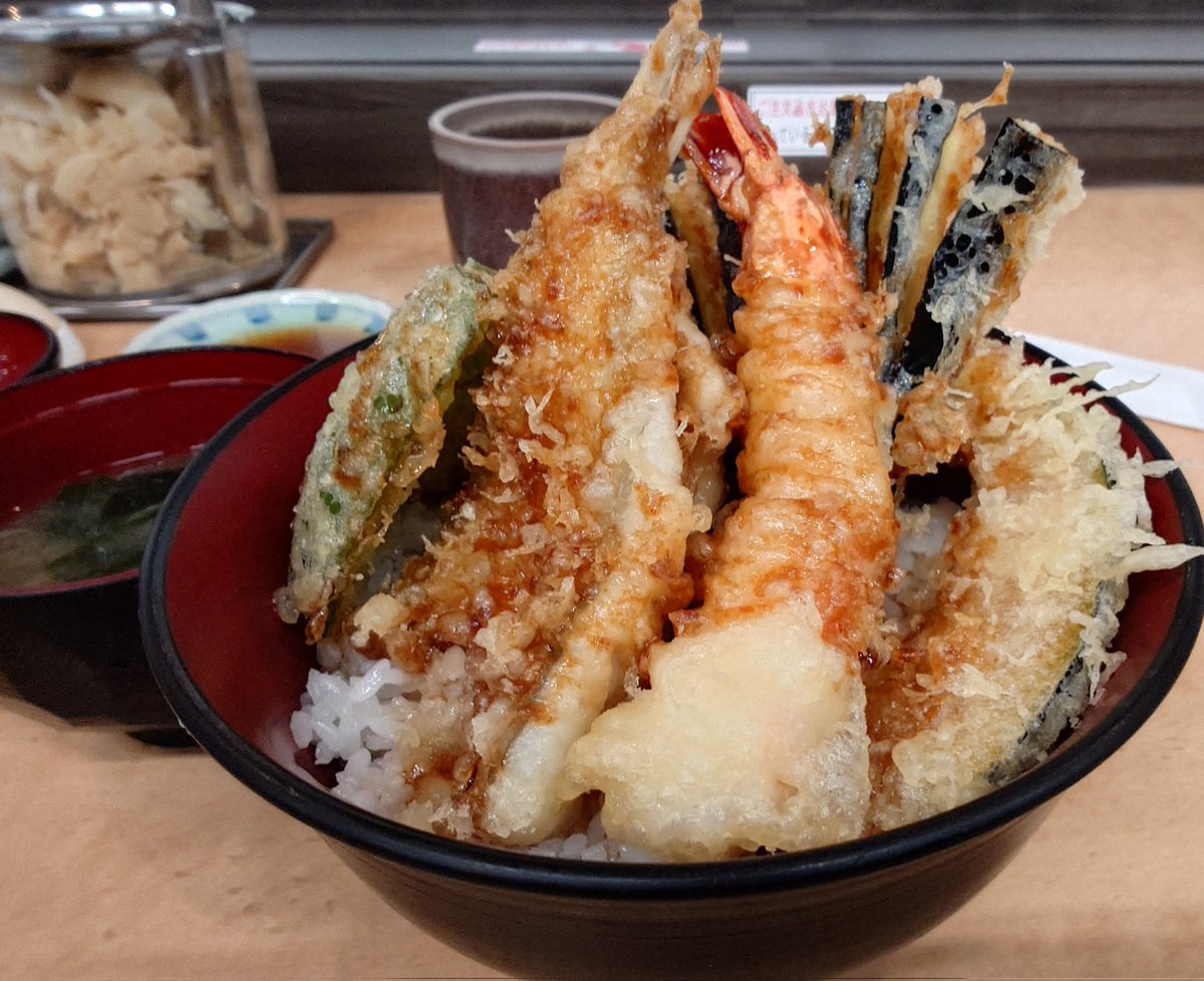 wata2121's tweet photo. 丼万次郎　海鮮　人気みたいで混んていた　美味しく頂きました https://t.co/FW0wQyFWiU