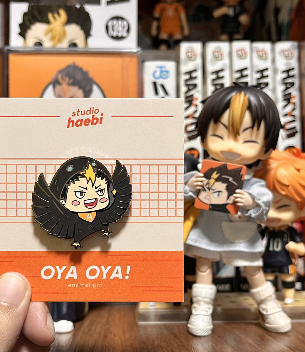 i kid u not, my eyes literally went 🤩🤩🤩 after seeing this nsihinoya pin at paskomiket hhhh we got a freebie too!!