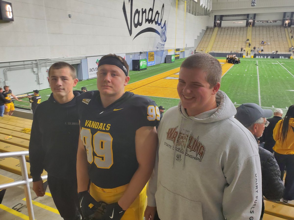 <a href="/VandalFootball/">Idaho Football</a> and <a href="/Coach_Eck/">Jason Eck</a> had an amazing game tonight. <a href="/Coach_CBooth/">Cody Booth</a> and his guys put on an great show winning 31 to 24. Also got to see Trevor Miller a  <a href="/PF_Trojan_FB/">Post Falls Football</a> alumni with <a href="/KylejMiller7/">Kyle Miller</a>.