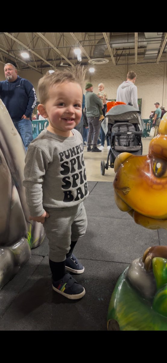CLynnm8's tweet photo. Oliver still isn’t feeling well but we walked to see 🦖🦕  Dino’s anyway.  Now we are home medicating and resting. https://t.co/n464wKHKii