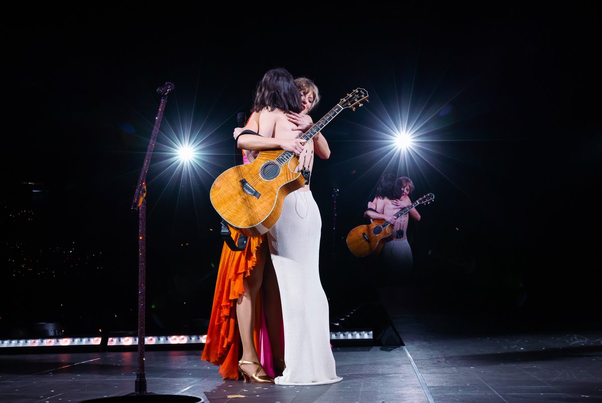 taylornation13's tweet image. Tonight felt like a joke. 💛 It must seem like fate that our girls are singing (their Grammy nominated song “us.”) together, #TorontoTSTheErasTour. 🍁