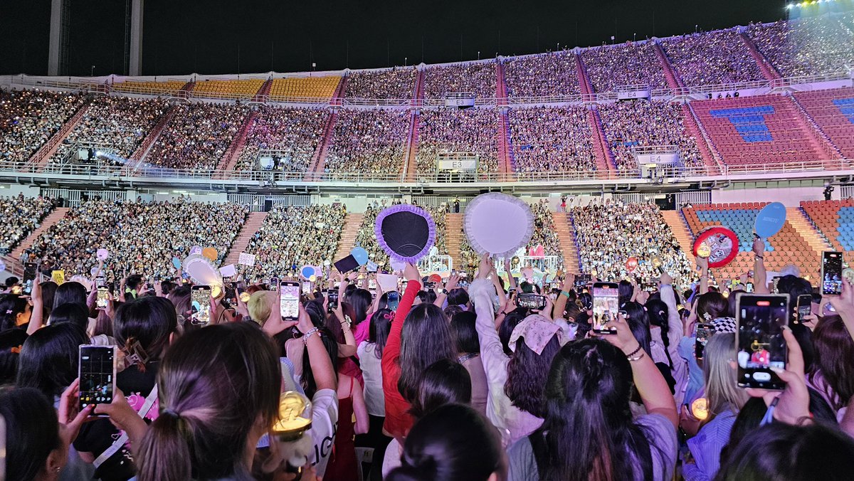 mjshuaa's tweet image. รีรันโซนวีไอพีตอนรถรางปีที่แล้วอีกรอบ นรกแตกมากอิควาย อย่าให้มีครั้งที่2   #SVT_RIGHT_HERE_IN_BANGKOK