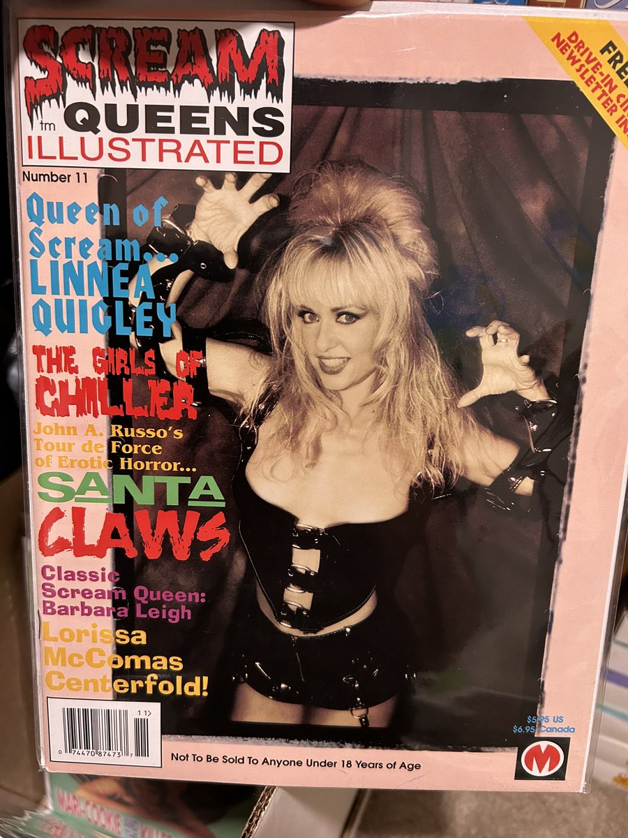 901comic's tweet image. Just a few in my collection. The Scream Queen her gorgeous self. @LinneaQuigley you will always be special to me🖤🖤🖤 I hope to see you soon! I have so much for you to sign!